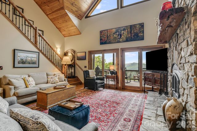 138 Bear Paw Drive, Brevard, NC 28712
