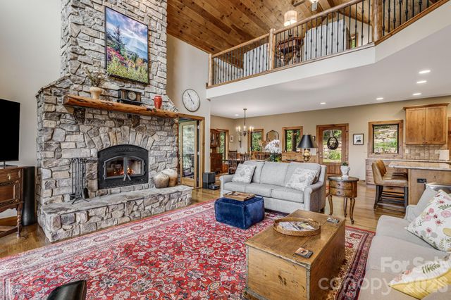138 Bear Paw Drive, Brevard, NC 28712