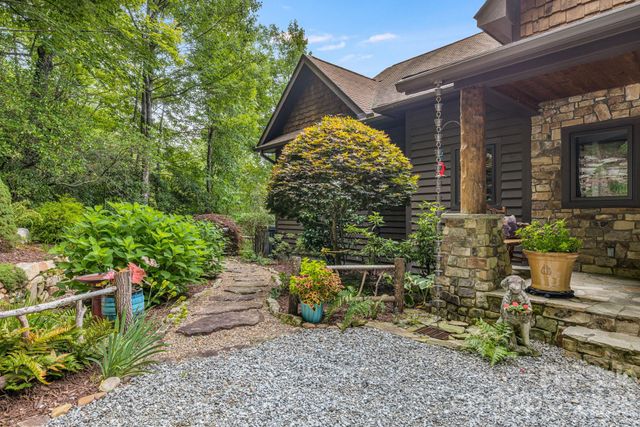 138 Bear Paw Drive, Brevard, NC 28712