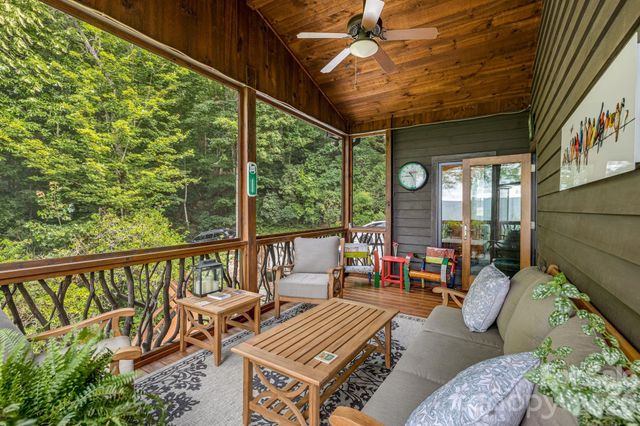 138 Bear Paw Drive, Brevard, NC 28712
