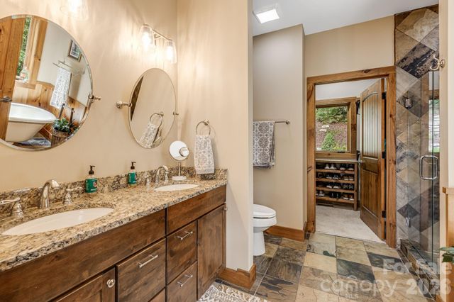 138 Bear Paw Drive, Brevard, NC 28712