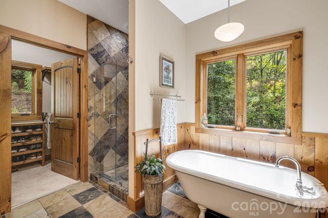 138 Bear Paw Drive, Brevard, NC 28712