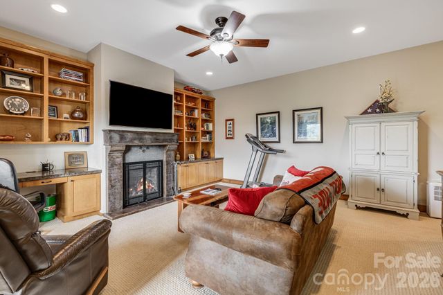 138 Bear Paw Drive, Brevard, NC 28712