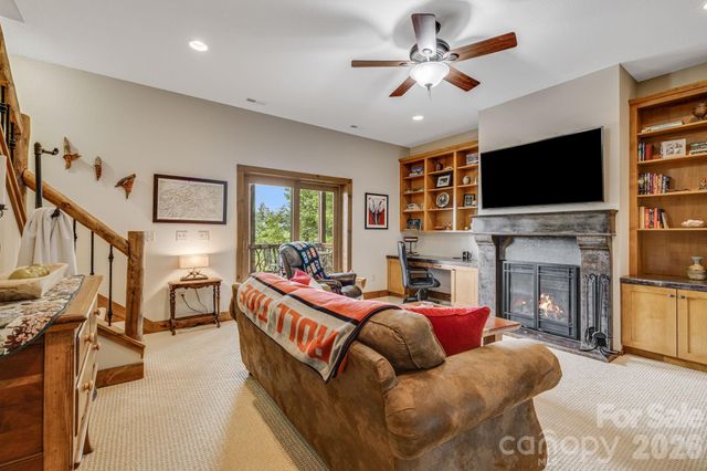 138 Bear Paw Drive, Brevard, NC 28712