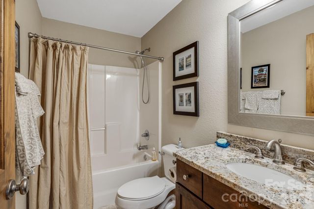 138 Bear Paw Drive, Brevard, NC 28712