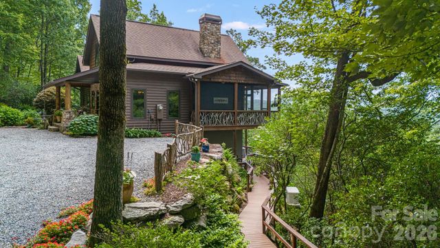 138 Bear Paw Drive, Brevard, NC 28712