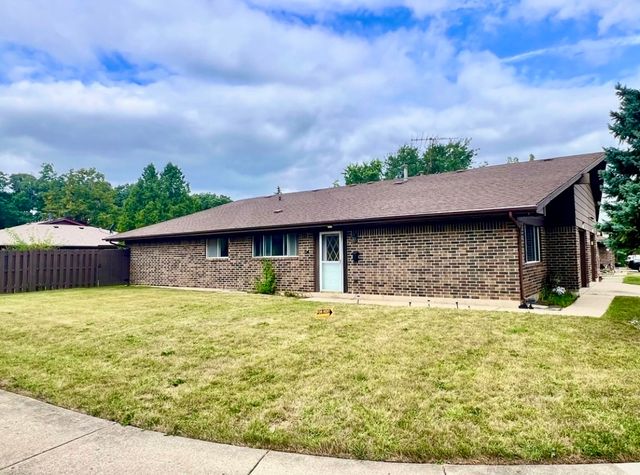 1215 Fulton Drive, Streamwood, IL 60107