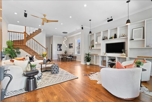 2760 W Saint Mary Street, Chicago, IL 60647
