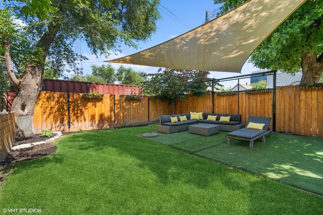 2760 W Saint Mary Street, Chicago, IL 60647