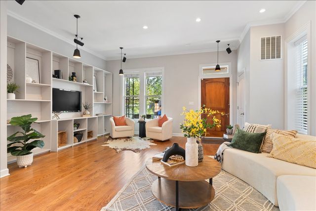 2760 W Saint Mary Street, Chicago, IL 60647