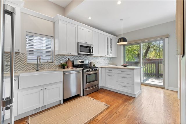 2760 W Saint Mary Street, Chicago, IL 60647