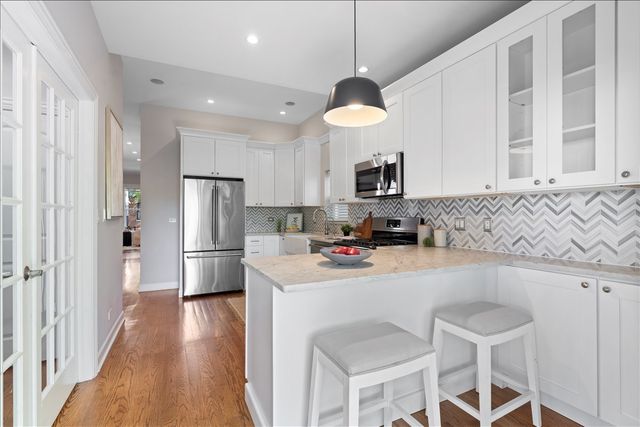 2760 W Saint Mary Street, Chicago, IL 60647