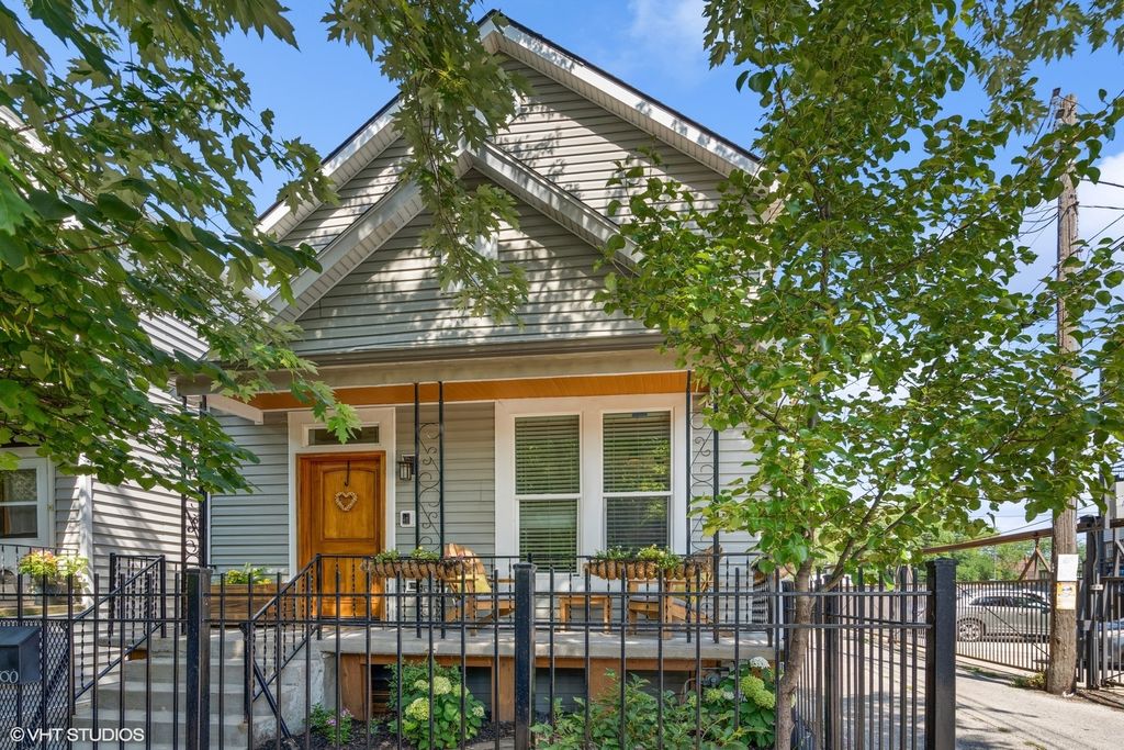 2760 W Saint Mary Street, Chicago, IL 60647