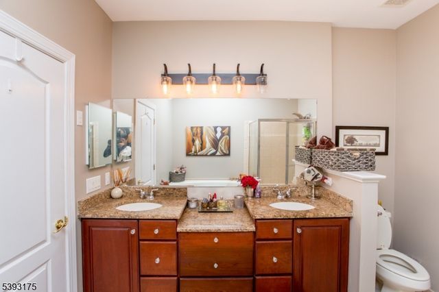 616 Heath Ct, Lambertville City, NJ 08530