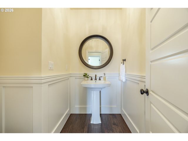 2243 LATHEN Way, Eugene, OR 97408