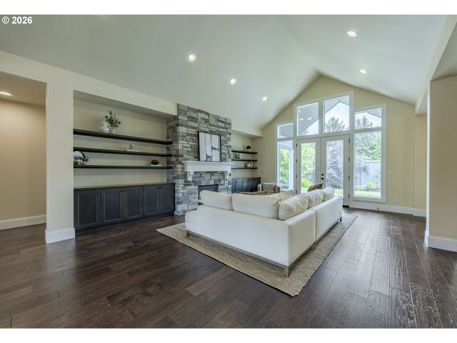 2243 LATHEN Way, Eugene, OR 97408