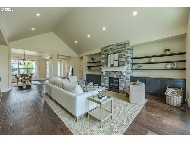 2243 LATHEN Way, Eugene, OR 97408