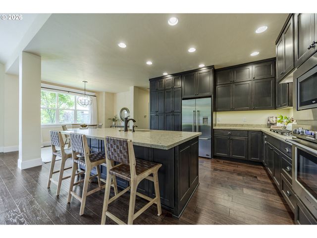 2243 LATHEN Way, Eugene, OR 97408