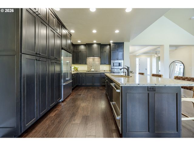 2243 LATHEN Way, Eugene, OR 97408
