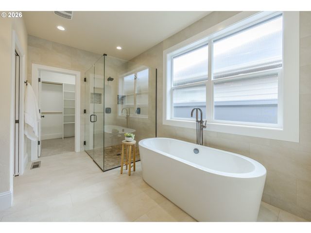 2243 LATHEN Way, Eugene, OR 97408