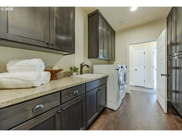 2243 LATHEN Way, Eugene, OR 97408