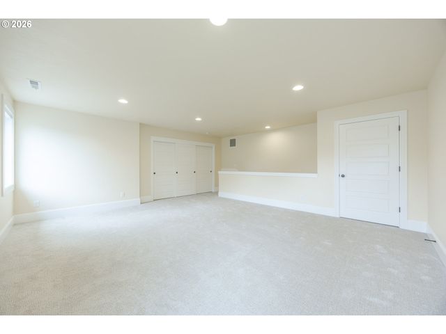 2243 LATHEN Way, Eugene, OR 97408