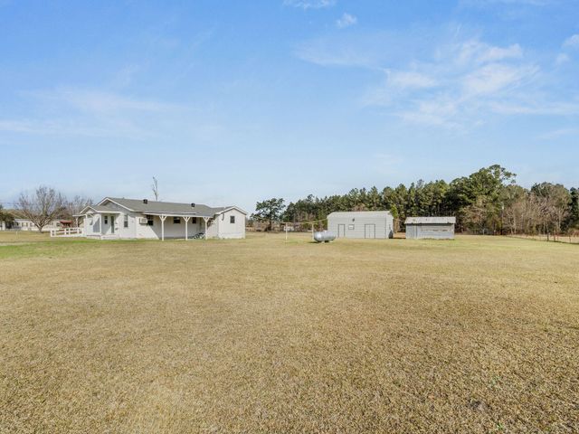 121 Hog Farm Rd, Deridder, LA 70634