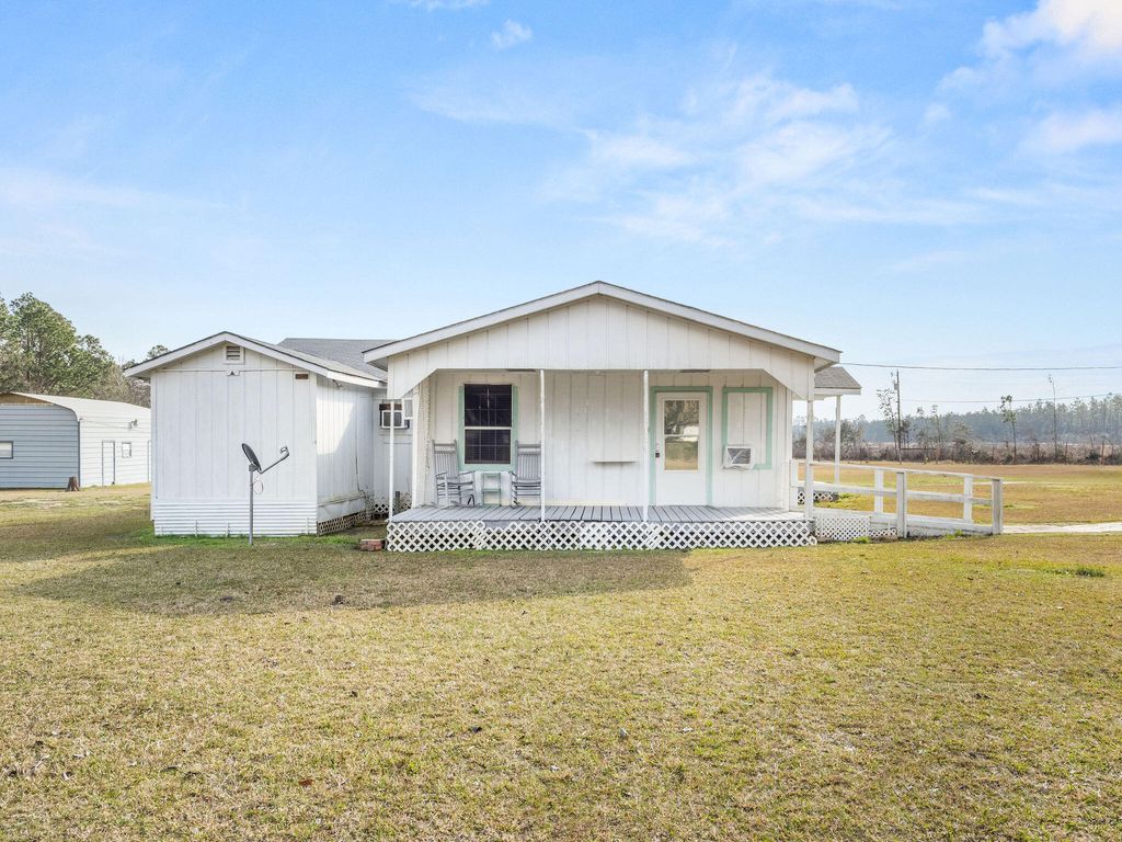 121 Hog Farm Rd, Deridder, LA 70634