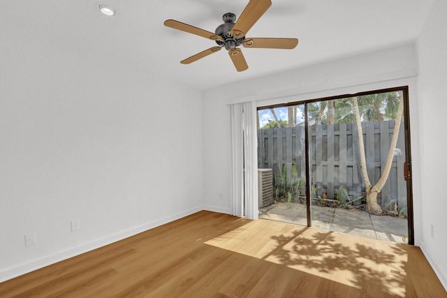 100 Sparrow Drive 20, Royal Palm Beach, FL 33411