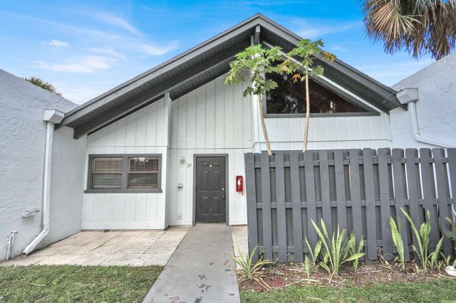 100 Sparrow Drive 20, Royal Palm Beach, FL 33411
