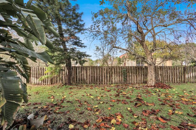 100 Sparrow Drive 20, Royal Palm Beach, FL 33411