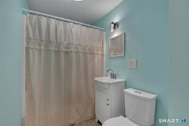 4 Robin Road, Manchester, CT 06042