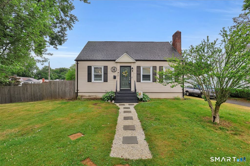 4 Robin Road, Manchester, CT 06042