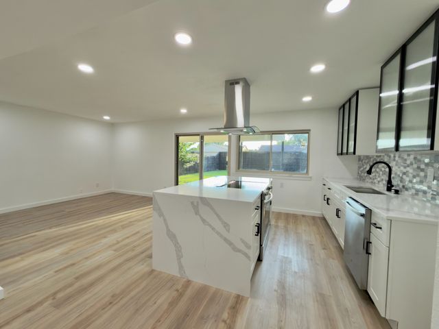 1905 Edna Smith Drive, Garland, TX 75040
