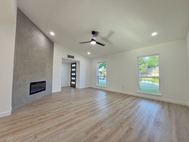 1905 Edna Smith Drive, Garland, TX 75040