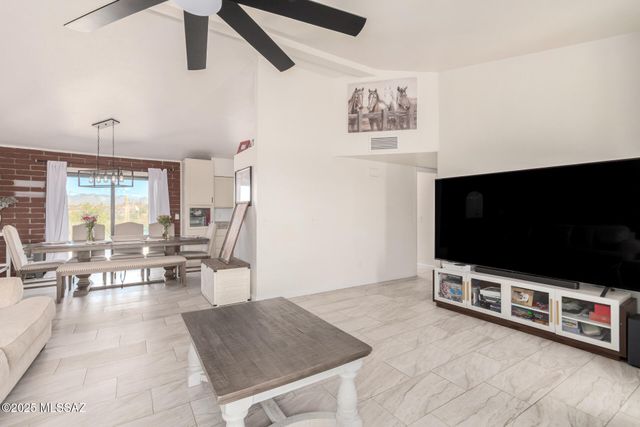 957 Forja Court, Rio Rico, AZ 85648