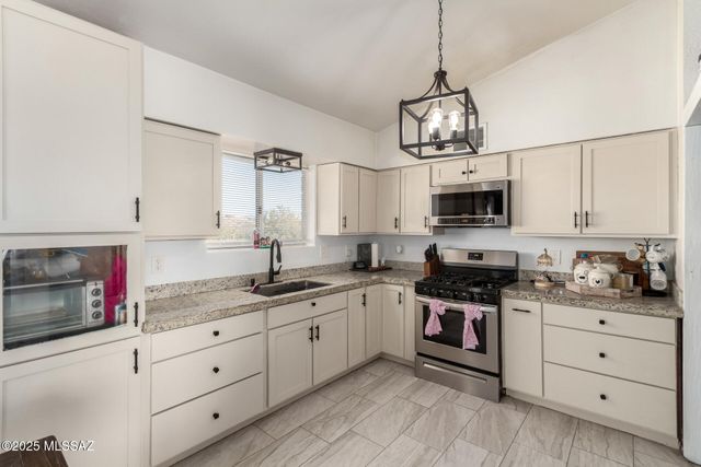 957 Forja Court, Rio Rico, AZ 85648