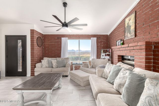 957 Forja Court, Rio Rico, AZ 85648