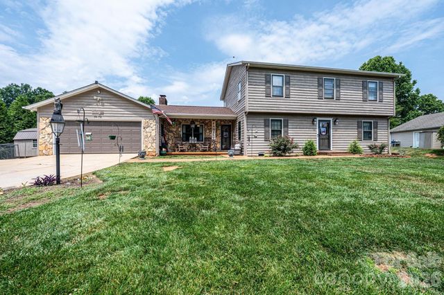 5976 Gold Creek Estate Drive, Hickory, NC 28601