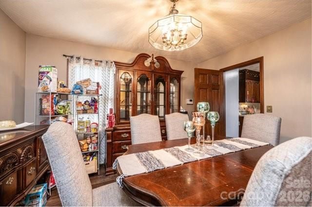 5976 Gold Creek Estate Drive, Hickory, NC 28601