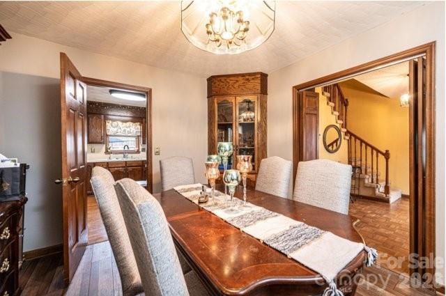 5976 Gold Creek Estate Drive, Hickory, NC 28601