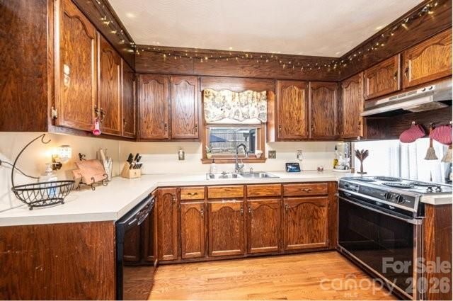 5976 Gold Creek Estate Drive, Hickory, NC 28601