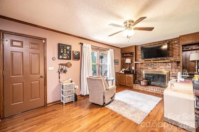 5976 Gold Creek Estate Drive, Hickory, NC 28601
