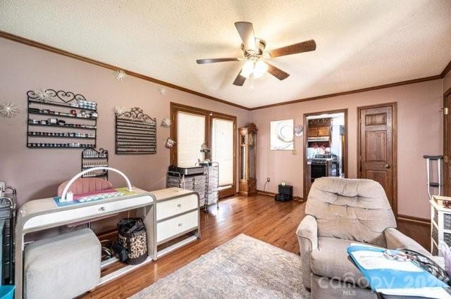 5976 Gold Creek Estate Drive, Hickory, NC 28601