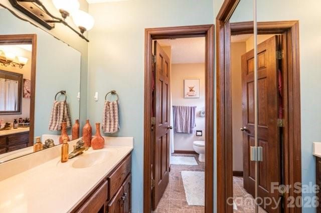 5976 Gold Creek Estate Drive, Hickory, NC 28601