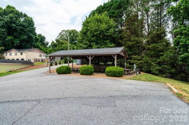 5976 Gold Creek Estate Drive, Hickory, NC 28601