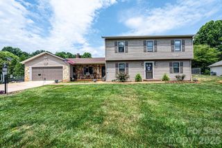 5976 Gold Creek Estate Drive, Hickory, NC 28601