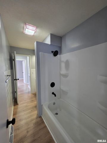 2124 Cincinnati Avenue, Springfield, IL 62702