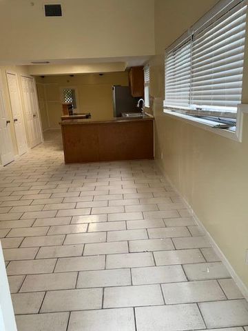 2899 NE 2nd Avenue, Boca Raton, FL 33431