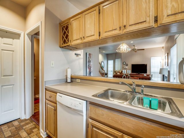 165 Chapel Hill Circle, San Antonio, TX 78240